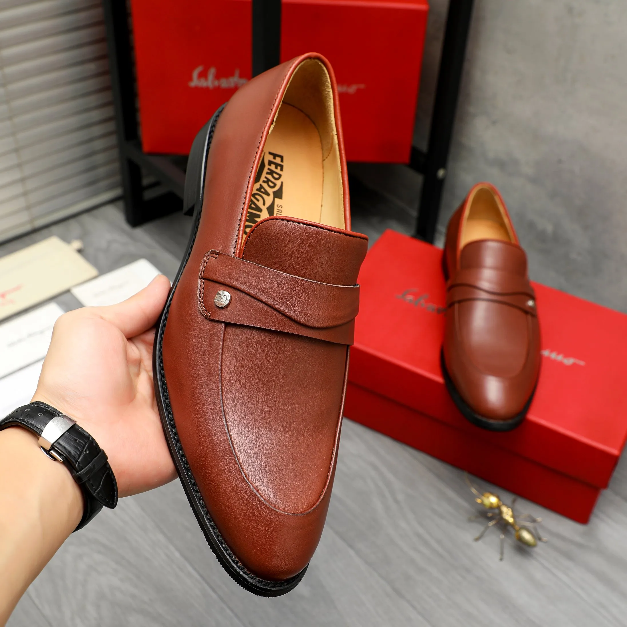 Men's men's shoes💰460 Product trademark: Ferragamo "Ferragamo" business slip-on leather shoes Regular size: 39-44 Product materials: Selected high-quality cowhide upper, cowhide lining, original outsole